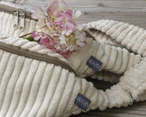 Schultertasche mit breitem Gurt